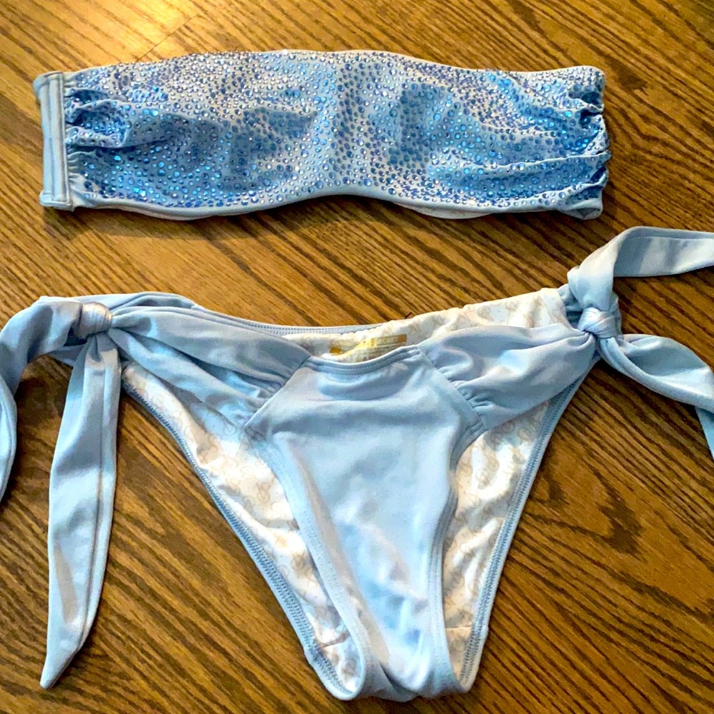 Bikini 👙 worn once top L bottom M